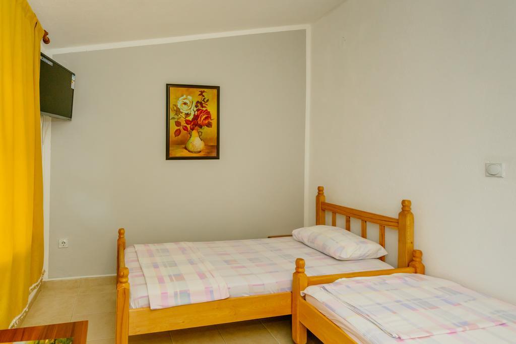 Mc Apartments Ulcinj Esterno foto