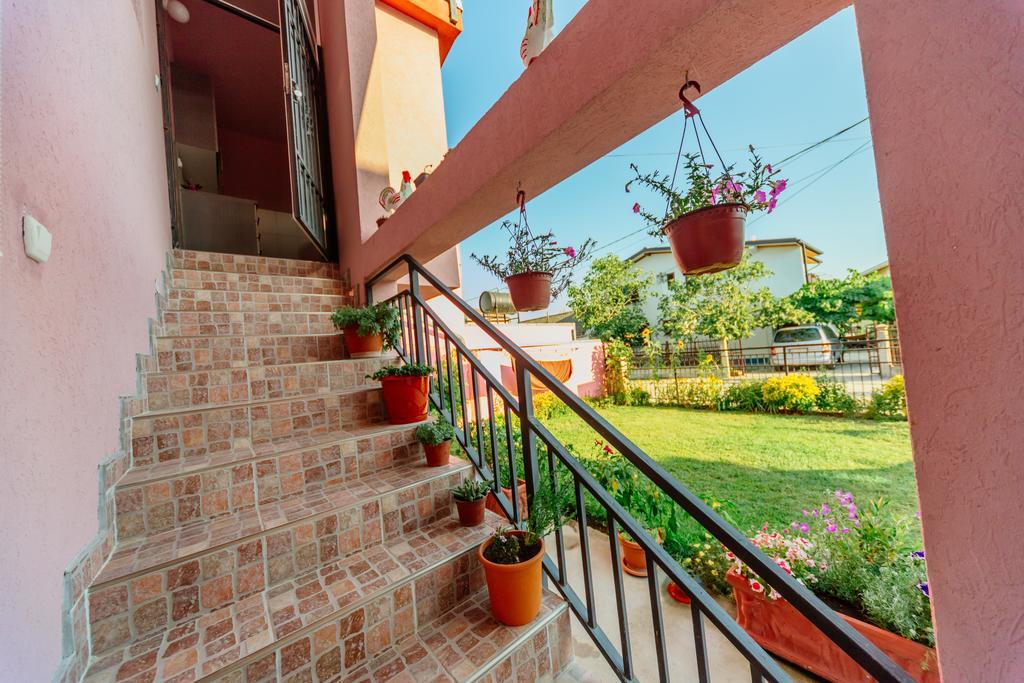 Mc Apartments Ulcinj Esterno foto
