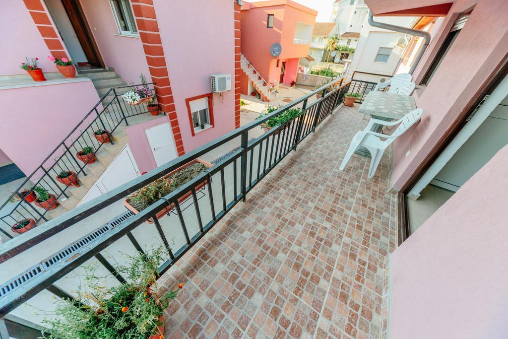 Mc Apartments Ulcinj Esterno foto