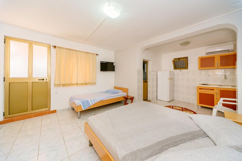 Mc Apartments Ulcinj Esterno foto