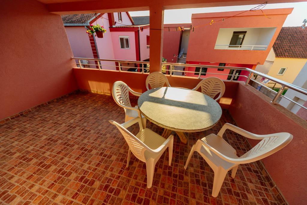 Mc Apartments Ulcinj Esterno foto