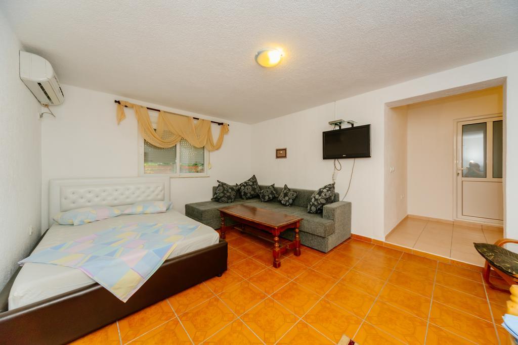 Mc Apartments Ulcinj Esterno foto