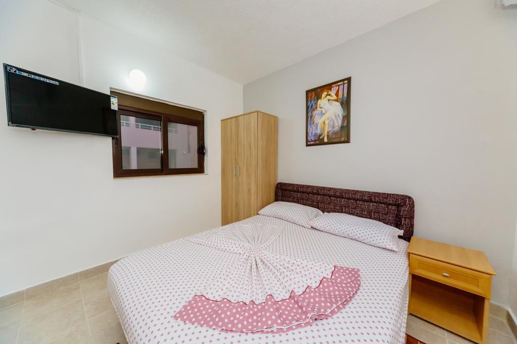 Mc Apartments Ulcinj Esterno foto